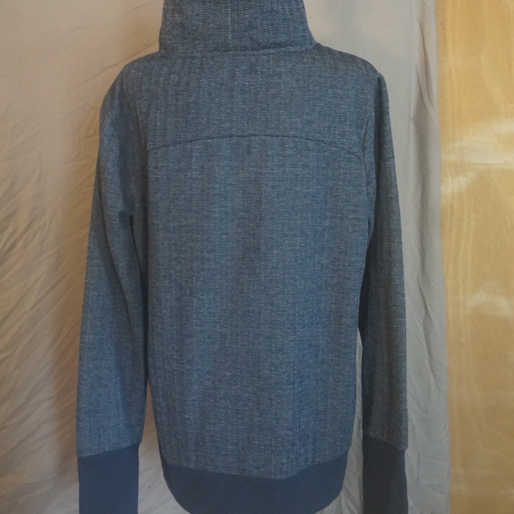 Avia pull over sweater